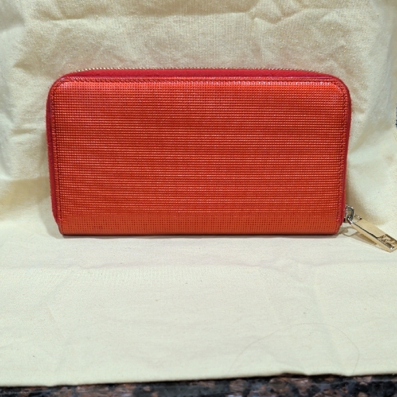 Fendi Vibrant Vintage Red Textured Wallet - Picture 7 of 16
